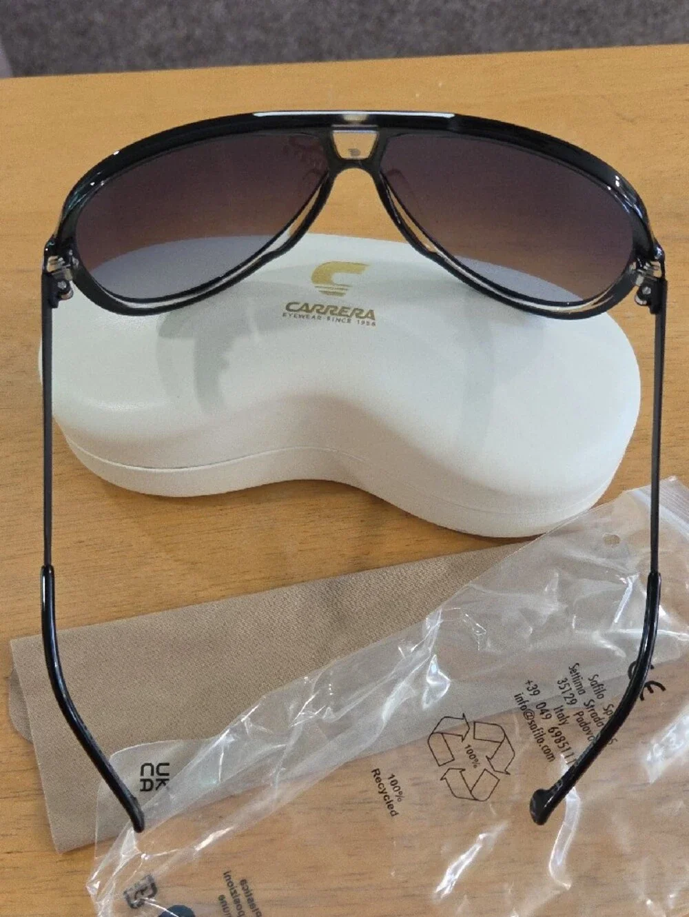Carrera Men’s Black Aviator Sunglasses with Gradient Lenses. 1050/S
